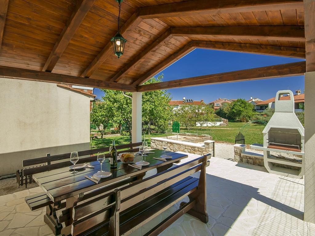 Charming Beachfront Holiday Home In Poreč Kamer foto