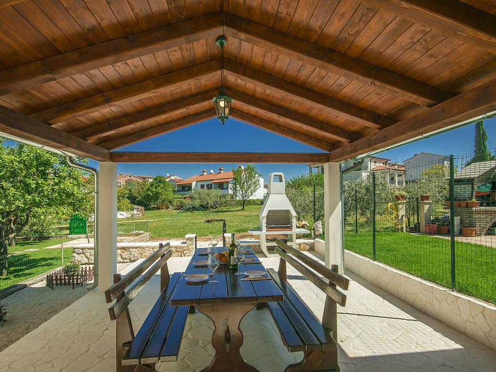 Charming Beachfront Holiday Home In Poreč Kamer foto