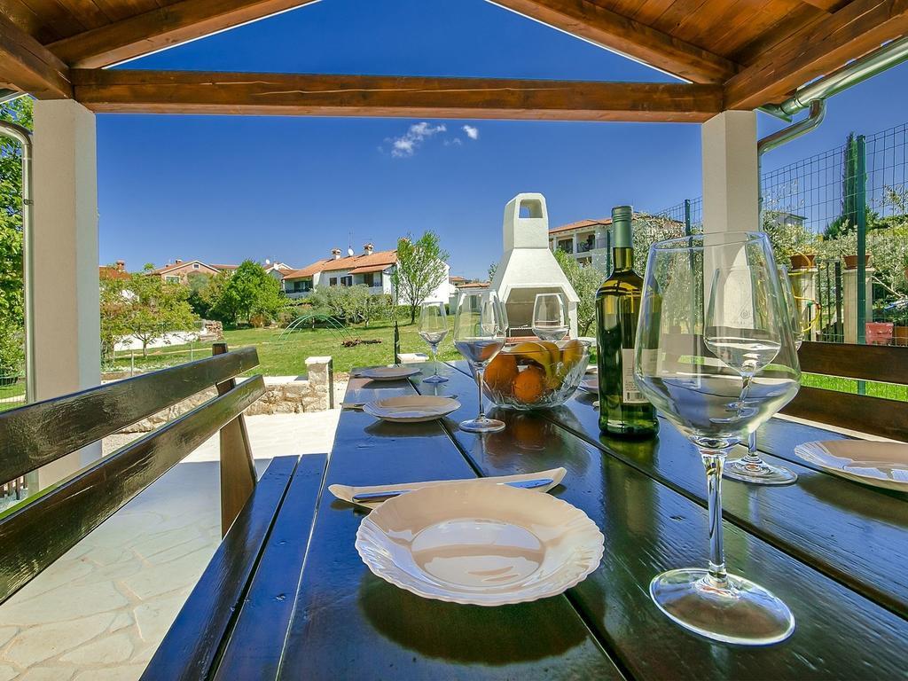 Charming Beachfront Holiday Home In Poreč Kamer foto