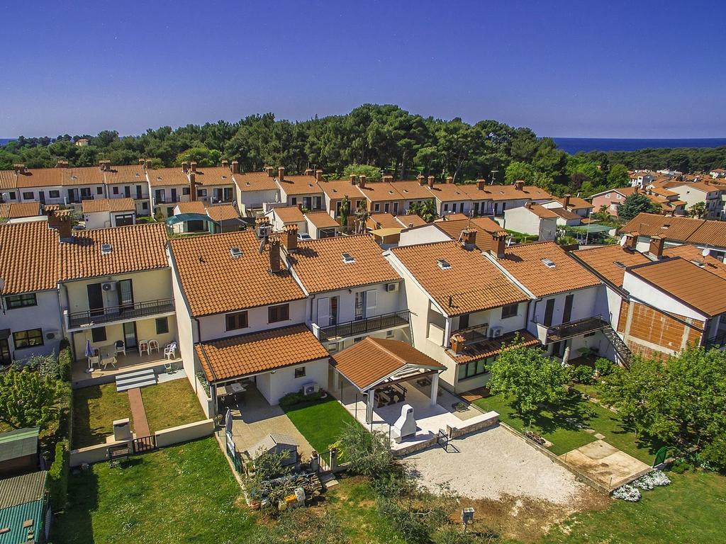 Charming Beachfront Holiday Home In Poreč Kamer foto