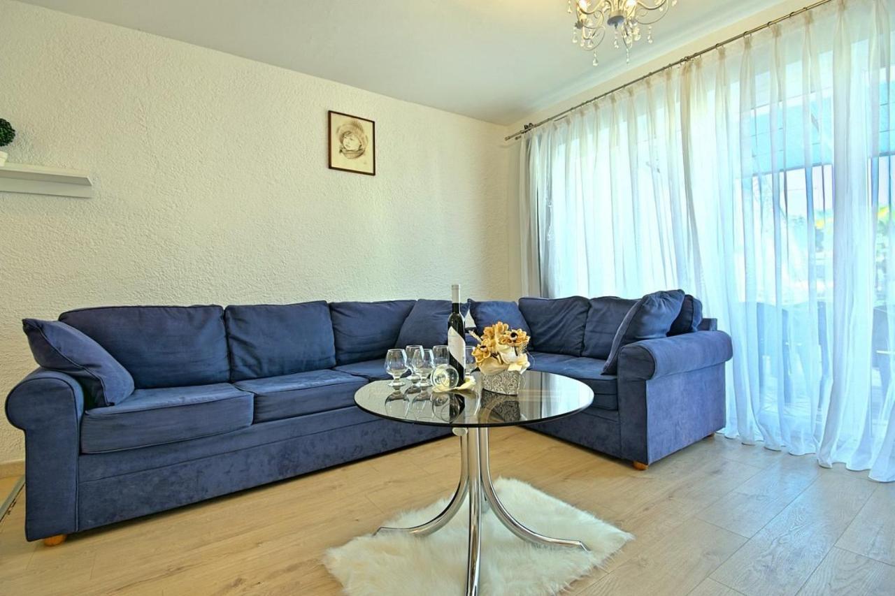Charming Beachfront Holiday Home In Poreč Buitenkant foto