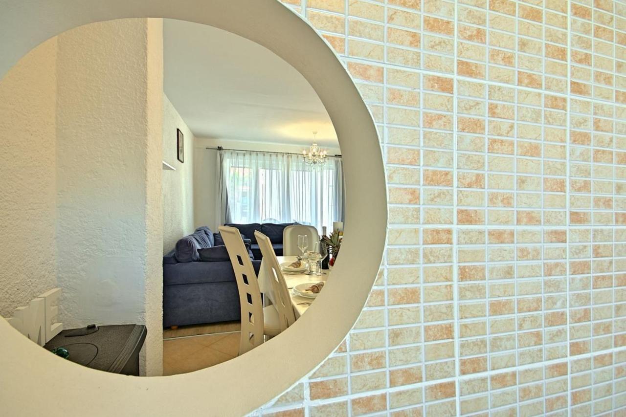 Charming Beachfront Holiday Home In Poreč Buitenkant foto